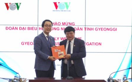 Promueven la colaboración entre la Voz de Vietnam y la provincia surcoreana de Gyeonggi
