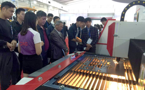 Cientos de empresas participan en la Feria Internacional de Productos Industriales de Vietnam 2017