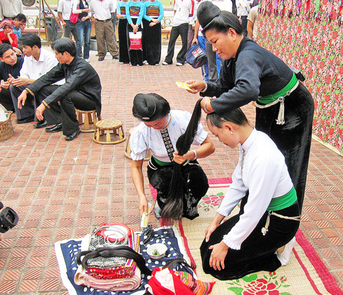 La boda tradicional de la etnia Thai Negro en Son La