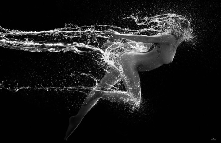 Belleza femenina en exposición de desnudo artístico en Hanói
