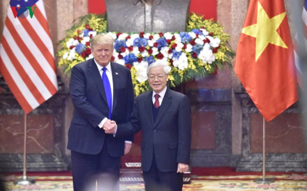 Presidente de Estados Unidos recibido por dirigentes de Vietnam