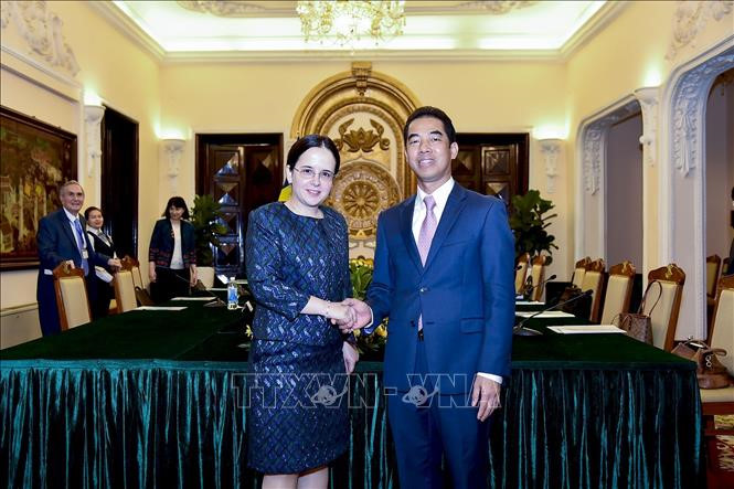 Vietnam y Rumania realizan consulta política