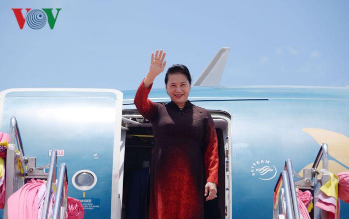 Presidenta del Parlamento vietnamita arriba a Tailandia