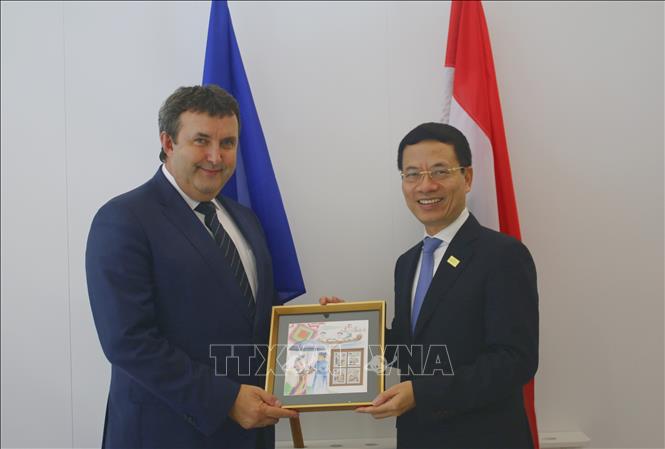 Vietnam y Hungría estrechan lazos en tecnología y comunicación