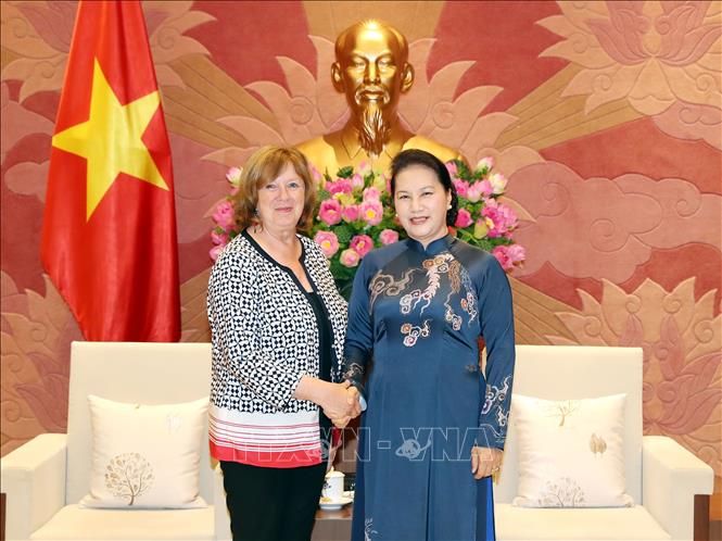Presidenta del Legislativo vietnamita recibe al Grupo Parlamentario de Amistad Francia-Vietnam