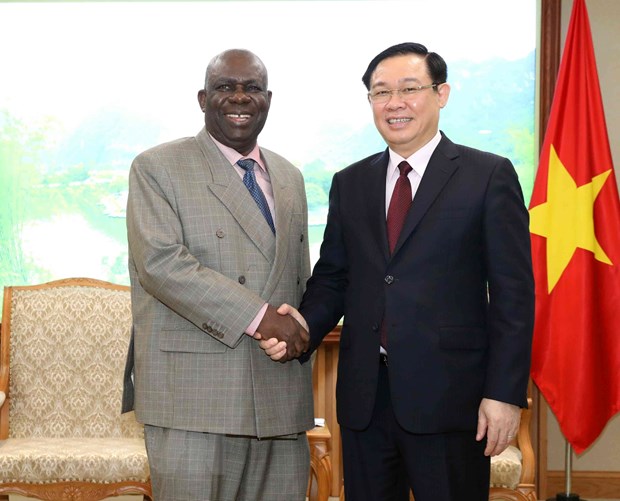 Vicepremier vietnamita recibe a embajadores de Sudáfrica y Nigeria