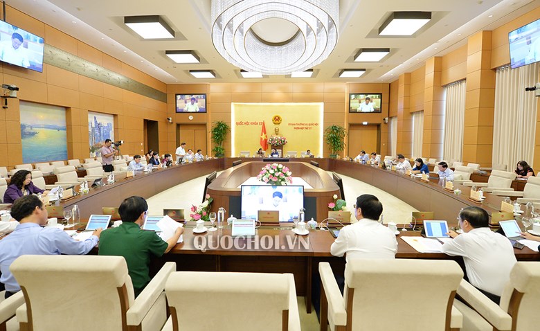 Comité Permanente del Parlamento Vietnamita contra el aumento de horas laborales extra