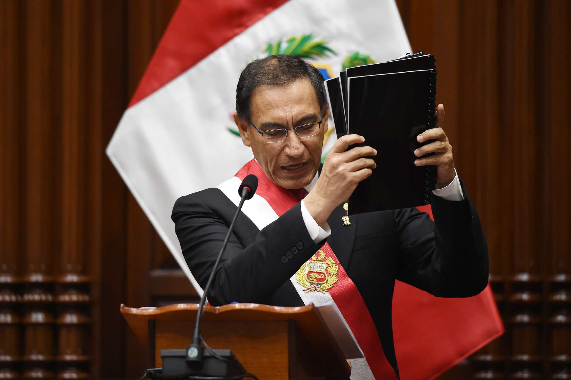 Estalla inédita crisis política en Perú