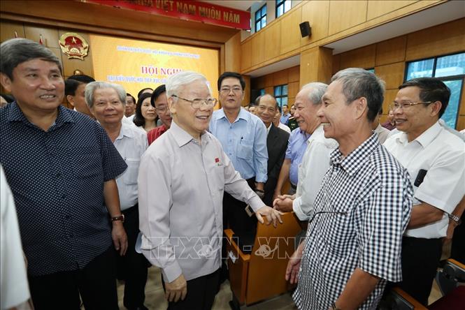 Líder vietnamita se reúne con electores de Hanói