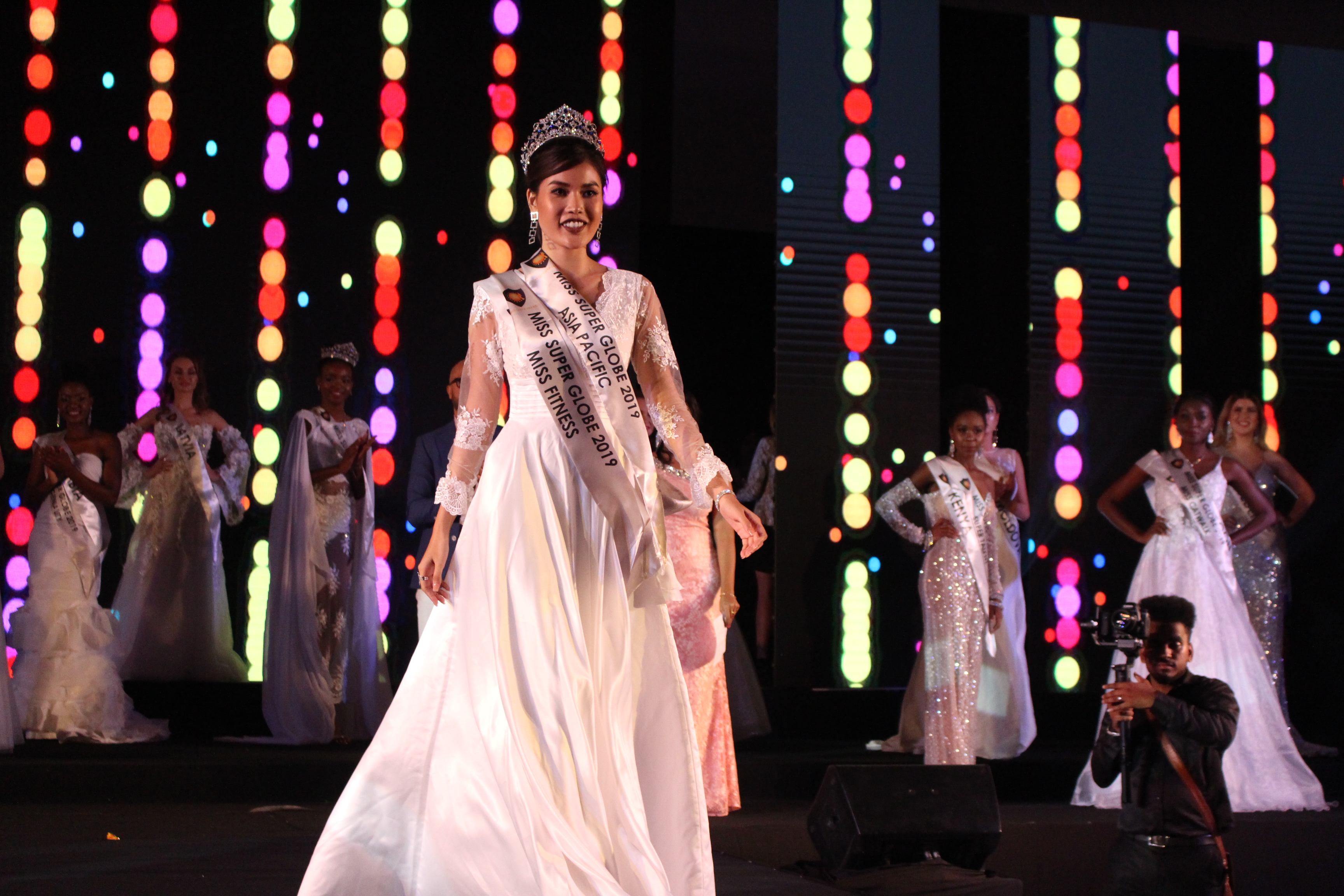 Belleza vietnamita se convierte en Miss Super Globe 2019