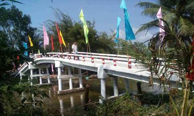 Campesinos vietnamitas de Kien Giang construyen puentes caritativos