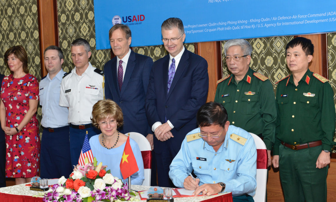 Estados Unidos y Vietnam acuerdan descontaminación de dioxina en aeropuerto de Bien Hoa