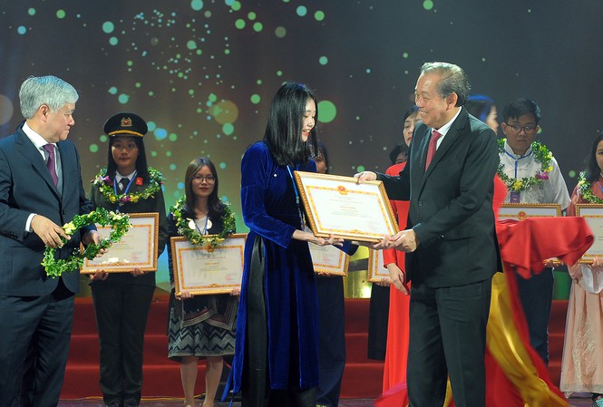 Reconocen a jóvenes y estudiantes étnicos sobresalientes de Vietnam