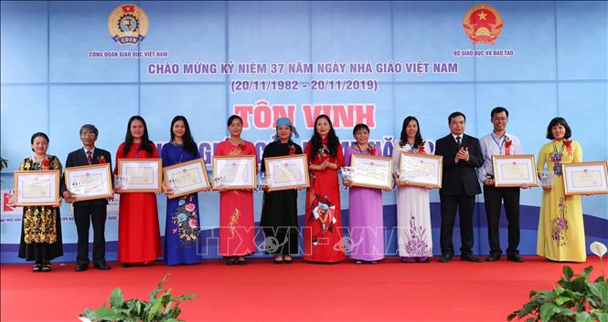 Honran a sobresalientes maestros vietnamitas