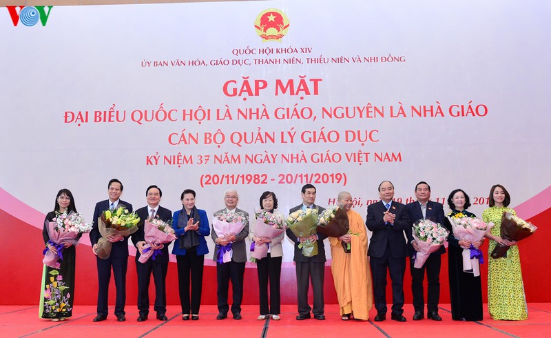 Celebran encuentro entre diputados-maestros de Vietnam
