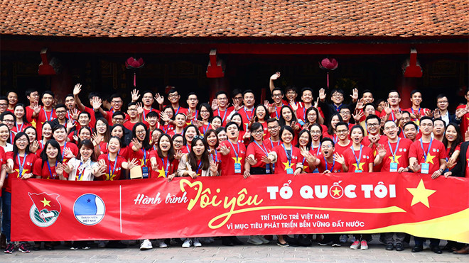 Vietnam por movilizar aportes de los jóvenes intelectuales al desarrollo nacional