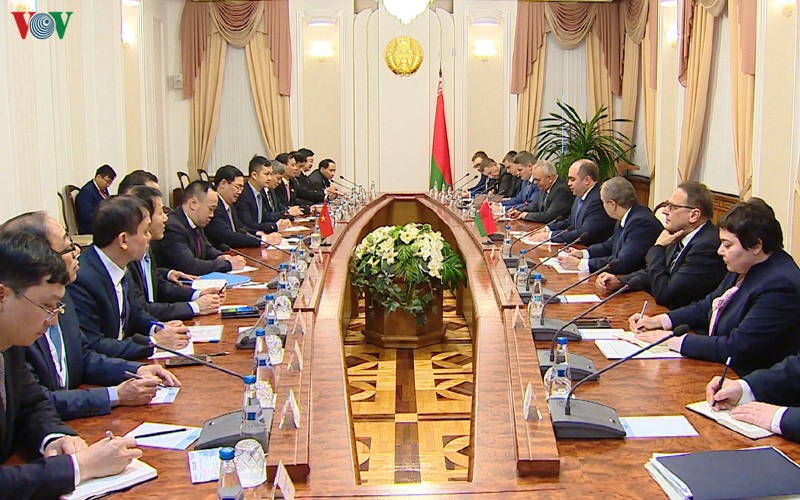 Abogan por reforzar cooperación en comercio e inversión entre Vietnam y Bielorrusia