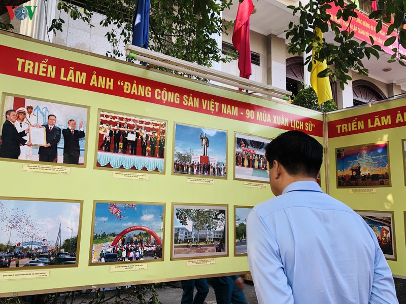 Can Tho celebra exposiciones sobre historia del Partido Comunista y el Ejército de Vietnam