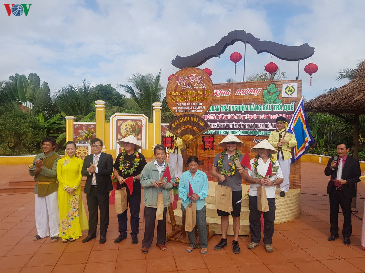 Localidades vietnamitas dan bienvenida a los primeros turistas foráneos en 2020
