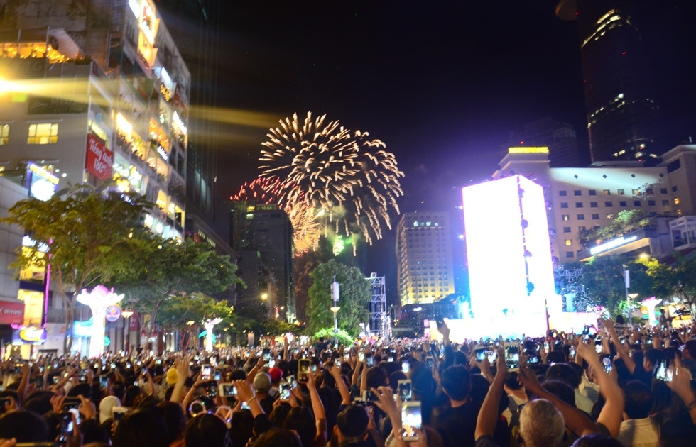 Ambiente festivo por el Año Nuevo 2020 en diferentes localidades vietnamitas