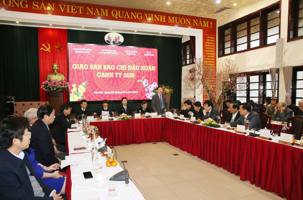 Evalúan trabajo periodístico en saludo al Año Nuevo Lunar en Vietnam