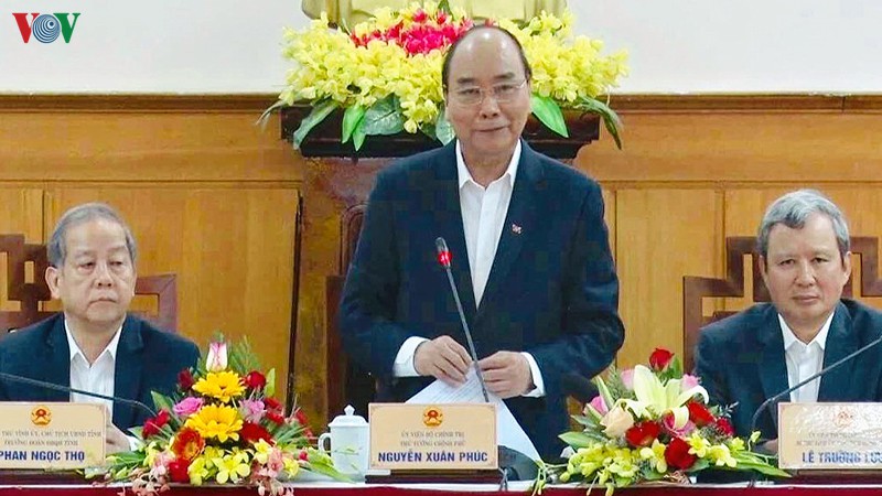 Revisan el desarrollo socioeconómico de Thua Thien-Hue y sus labores preventivas de epidemia