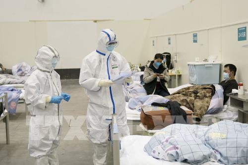 Sigue aumentando el número de infectados por Covid-19 en China, pero en un nivel menor