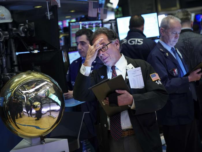 Mercados mundiales perdieron seis billones de dólares en una semana por el nerviosismo ante coronavirus