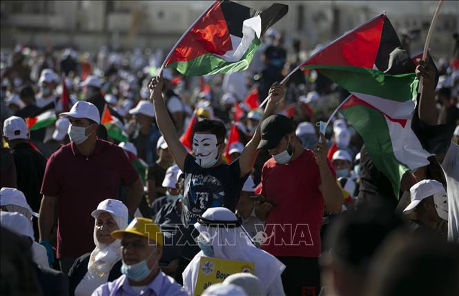 Marcha masiva de palestinos contra plan de paz de Trump