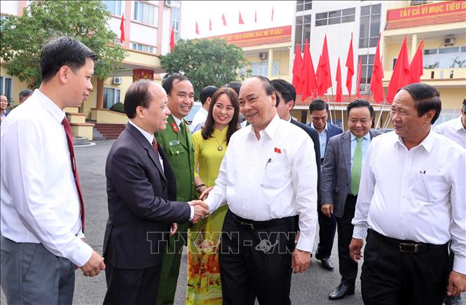Primer ministro de Vietnam se reúne con electores de Hai Phong