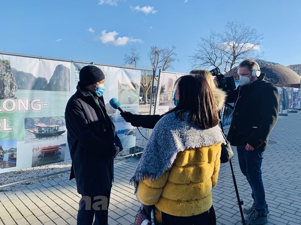 Celebran exposición de fotografías de gran formato sobre Vietnam en Hungría