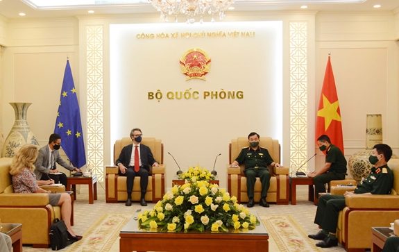Vietnam y la Unión Europea buscan fortalecer la cooperación en defensa