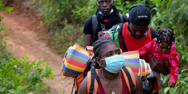 Cantidad de niños migrantes que atraviesan la selva de Darién hacia Estados Unidos alcanza récord histórico