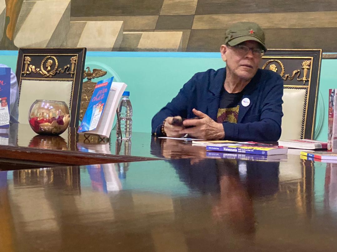 Tercera edición del libro sobre Vietnam “Xin Chào”, en FILVEN 2021