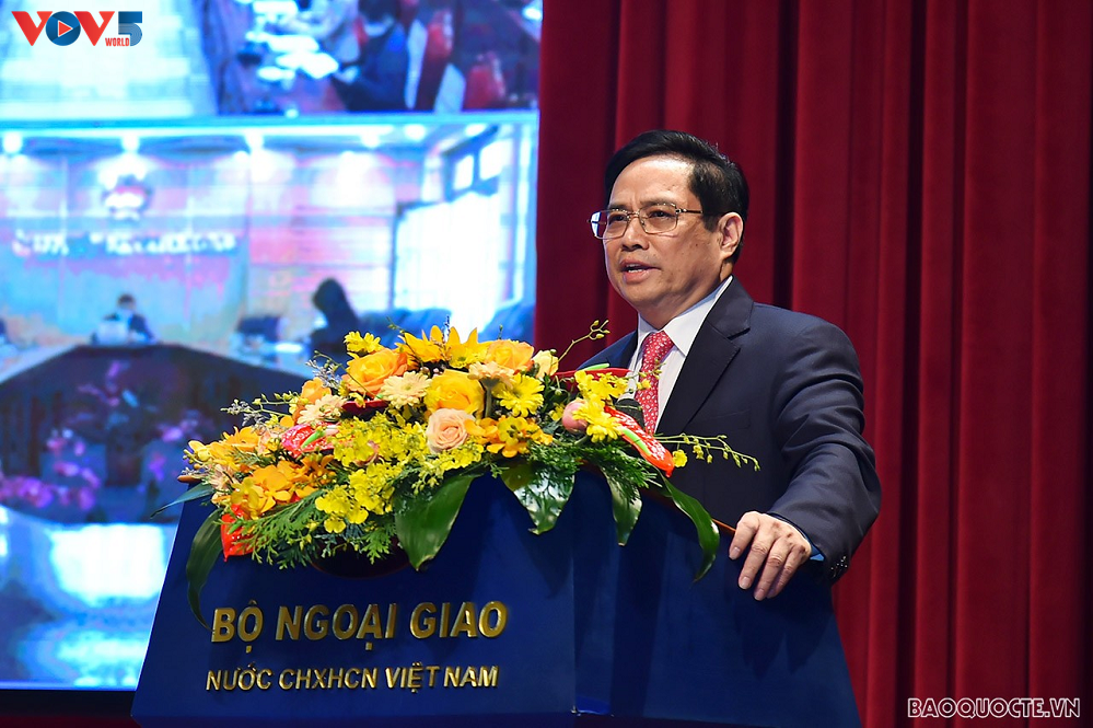 Primer ministro destaca el papel y los aportes de la diplomacia de Vietnam