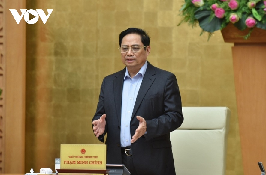 Primer ministro vietnamita pide acelerar la inmunización contra el covid-19