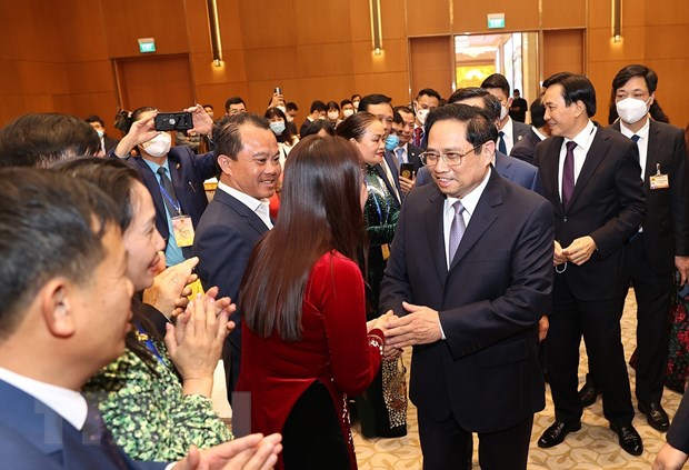 Primer ministro de Vietnam se reúne con compatriotas residentes en el extranjero