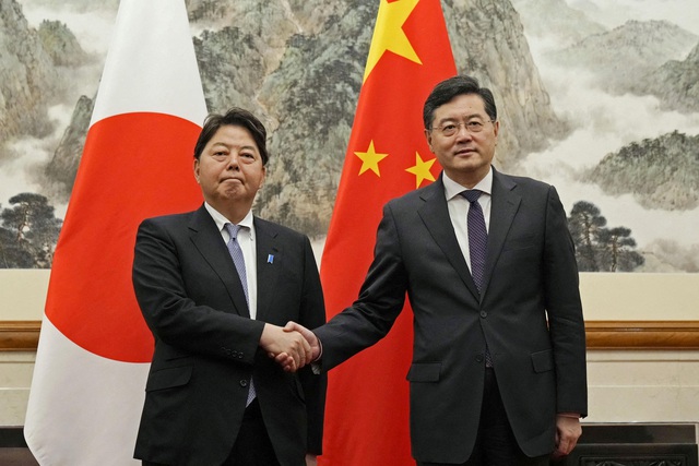 Dialogan cancilleres de China y Japón