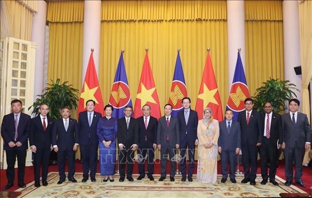 El presidente de Vietnam recibe a embajadores de la ASEAN