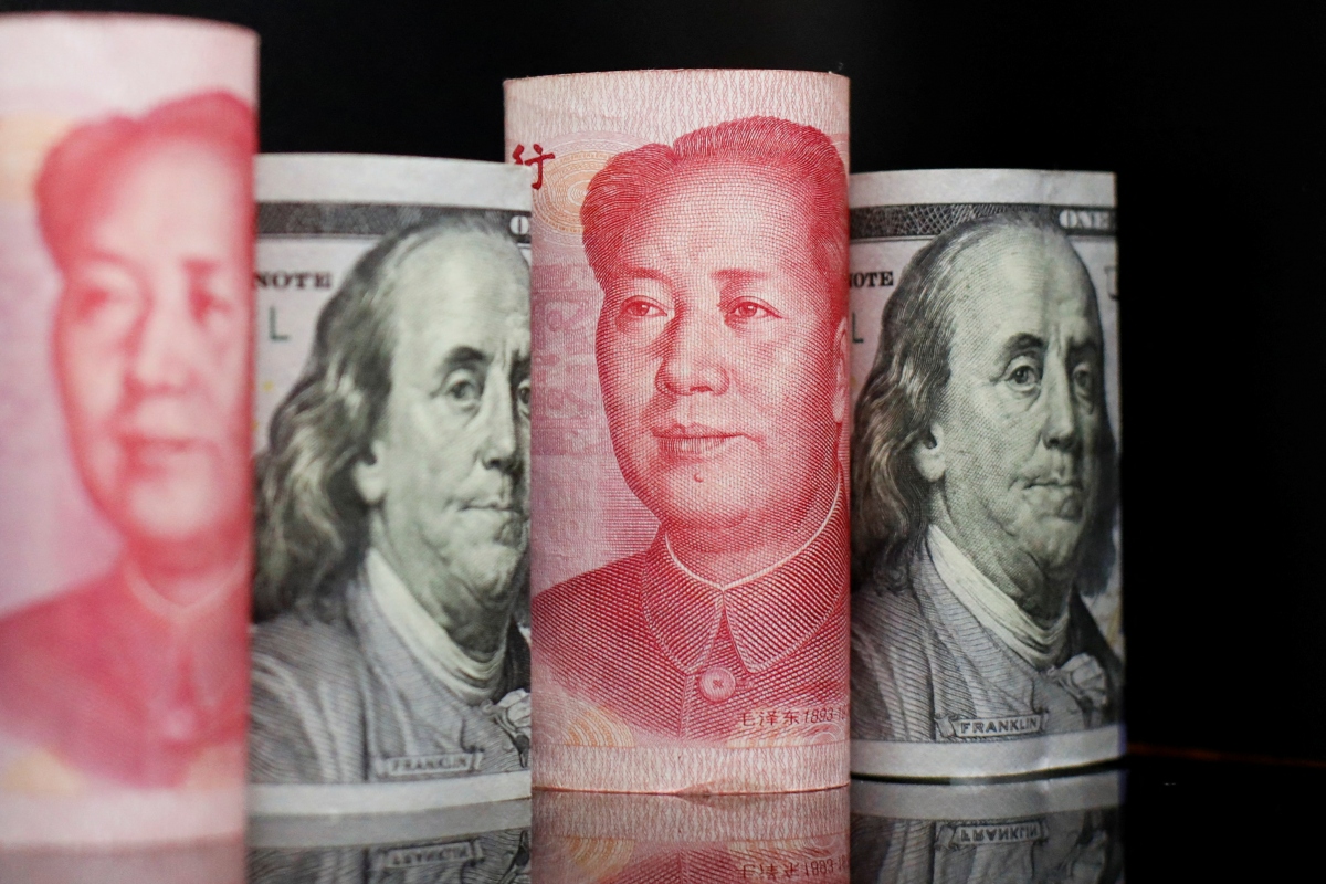 El renminbi supera al dólar por primera vez en pagos transfronterizos en China