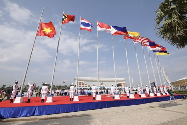 Izamiento de la bandera de las delegaciones participantes en SEA Games 32