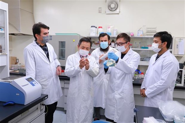 Vietnamitas entre los mejores científicos del mundo, según Research.com
