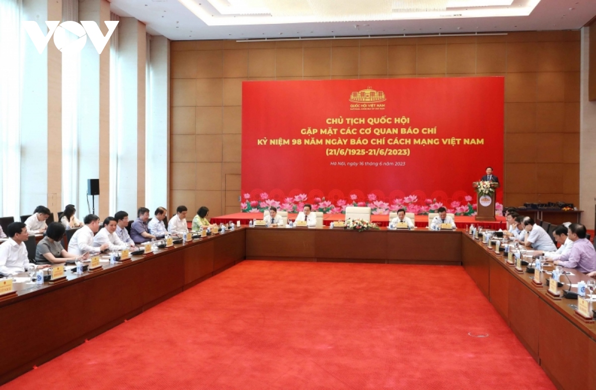 Urgen a la prensa a participar en la construcción de un Estado de derecho socialista en Vietnam