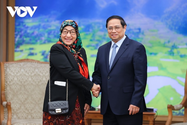 Premier de Vietnam recibe a la nueva embajadora de Brunei