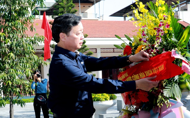 Homenajean al difunto secretario general del Partido Comunista de Vietnam Nguyen Van Cu