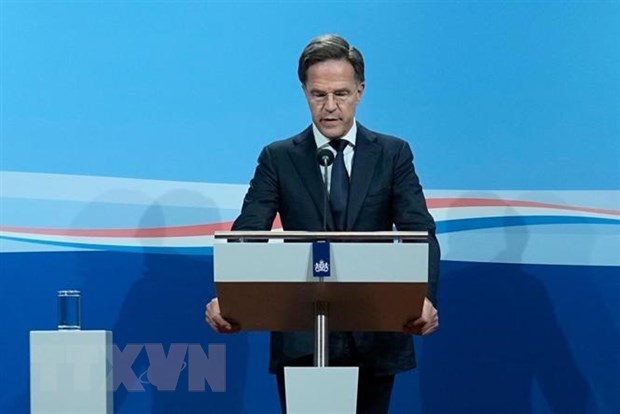 Premier neerlandés debate posibilidad de gobierno interino