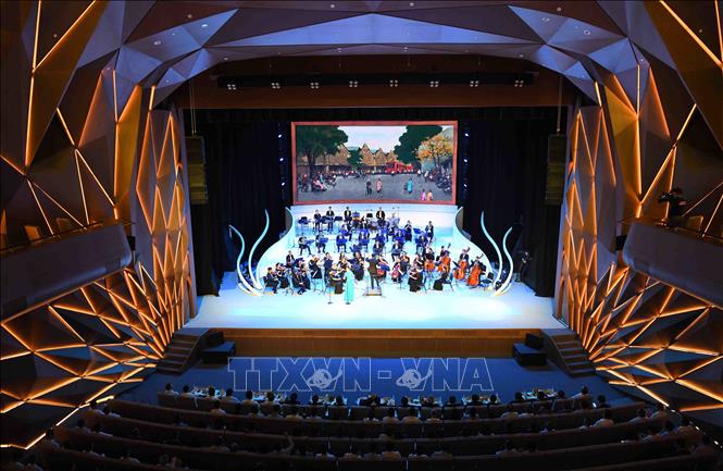 Primer ministro Pham Minh Chinh asiste a inauguración del Teatro de Ho Guom