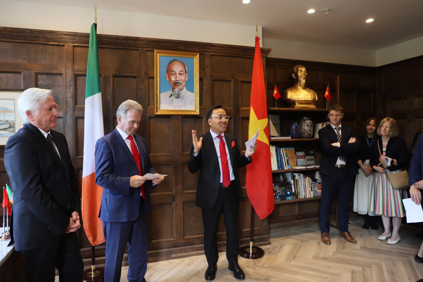 Inauguran Consulado Honorario de Vietnam en Dublín