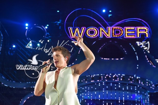 Charlie Puth actúa en festival de música en Vietnam