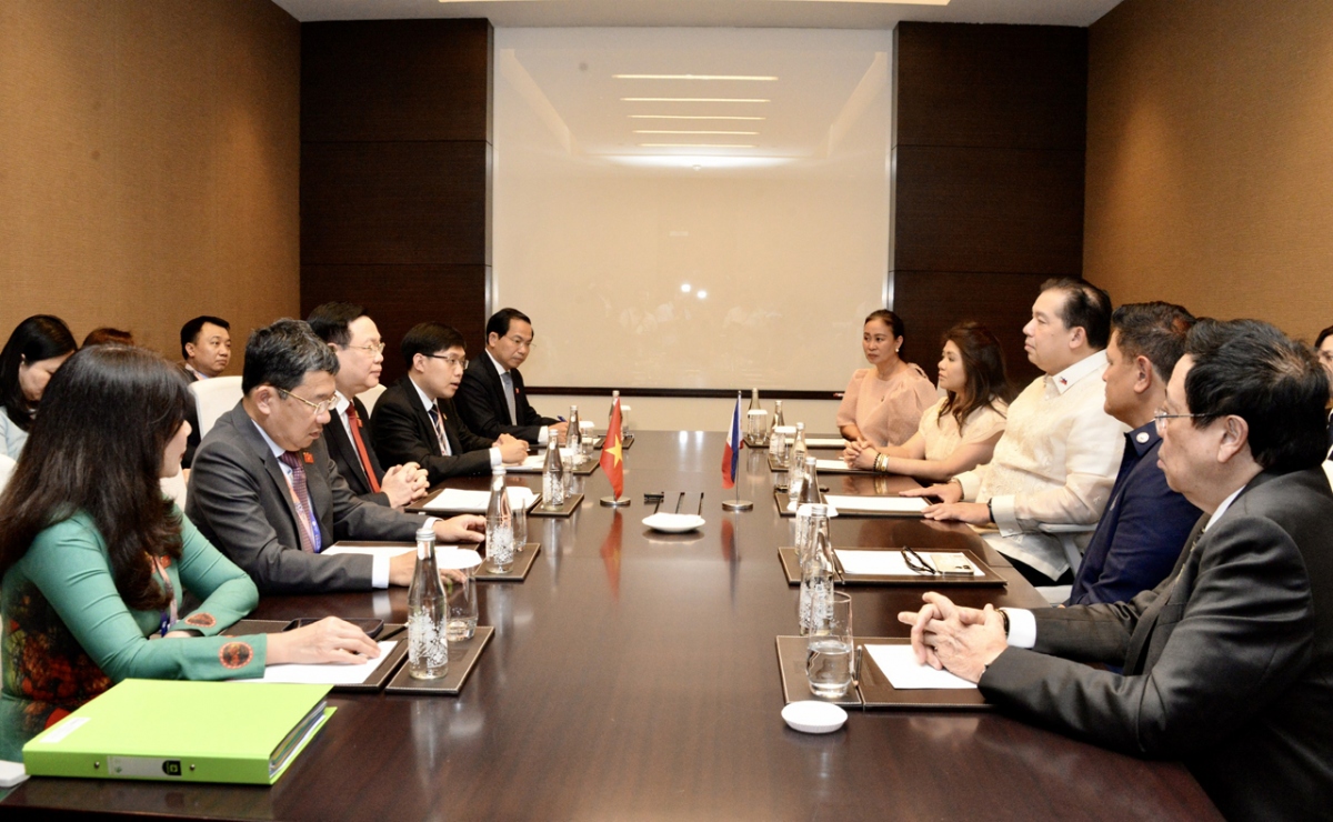Líder parlamentario de Vietnam se reúne con presidente de la Cámara de Representantes de Filipinas